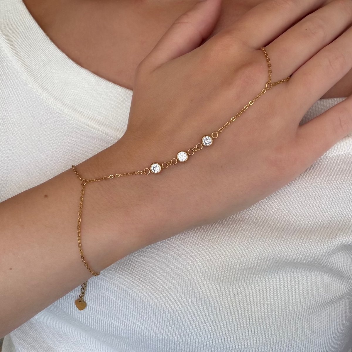 Twinkling Hand Chain | By Qivii