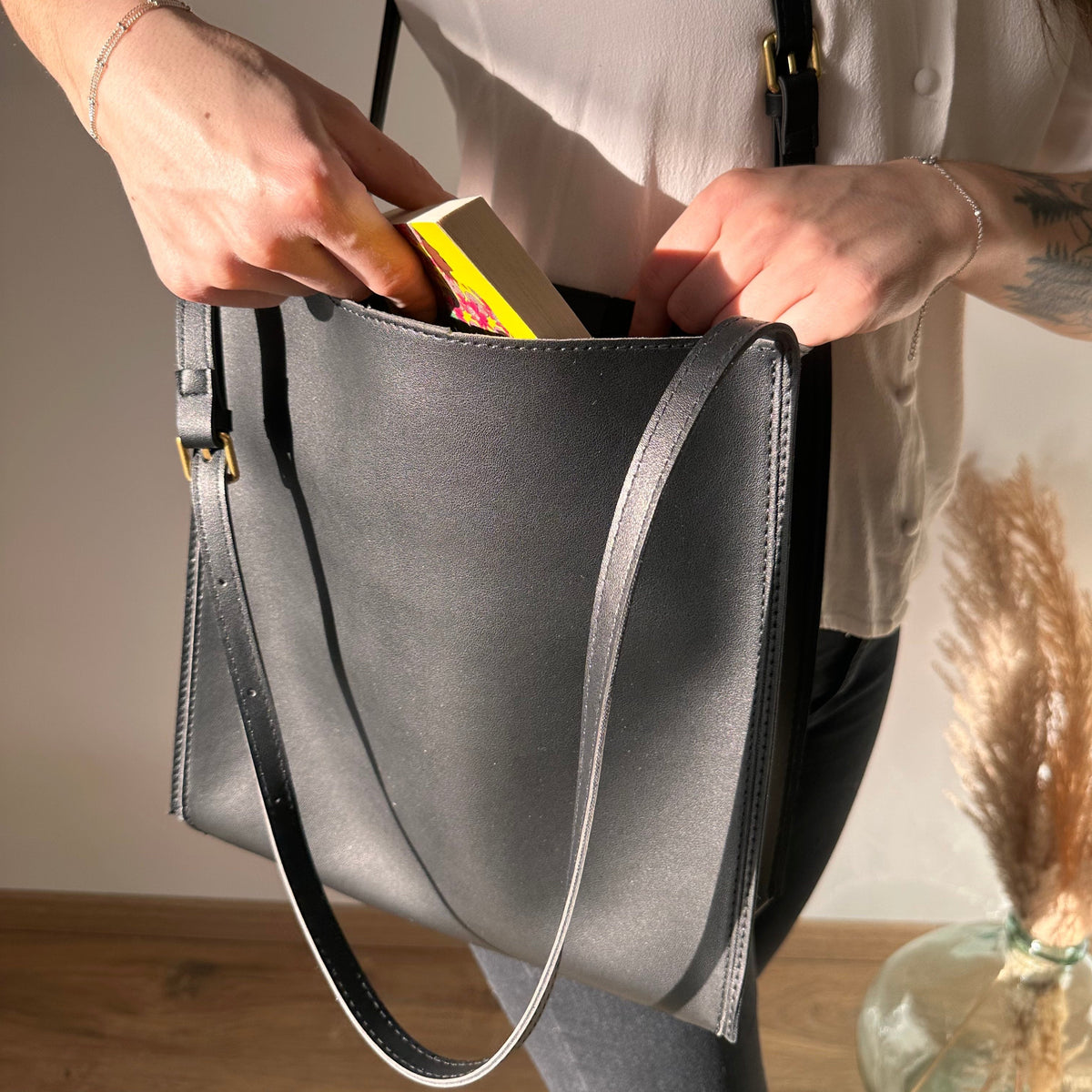 Riva | Tote Bag  - By Qivii