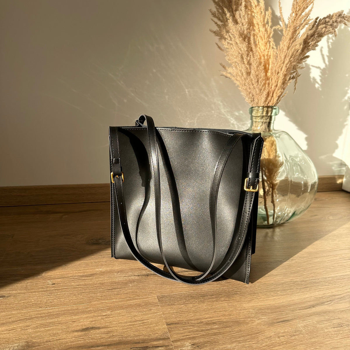 Riva | Tote Bag  - By Qivii