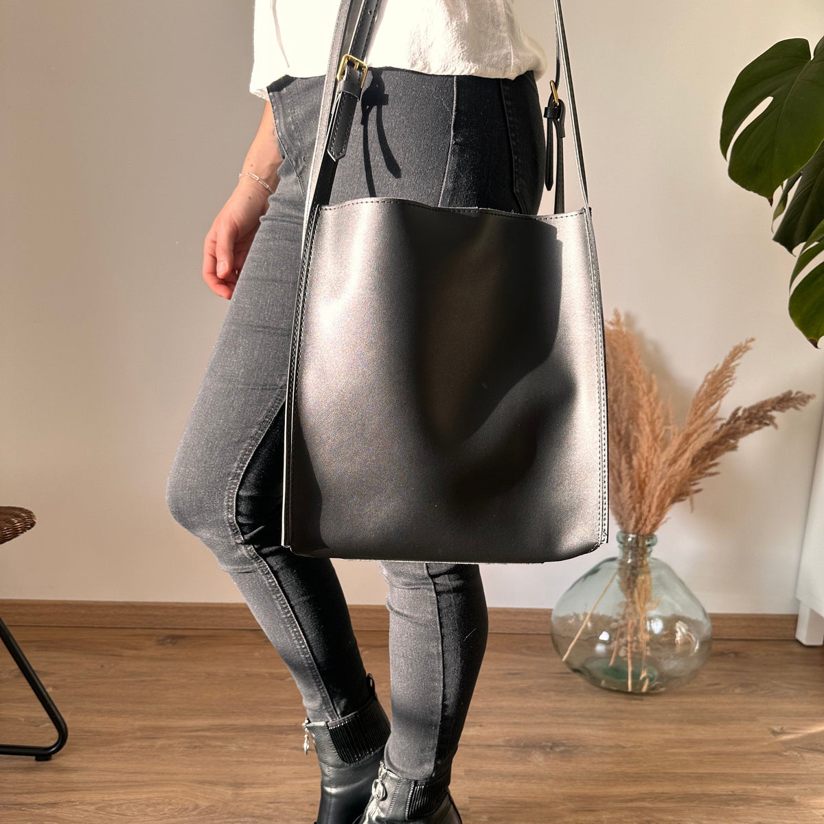 Riva | Tote Bag  - By Qivii
