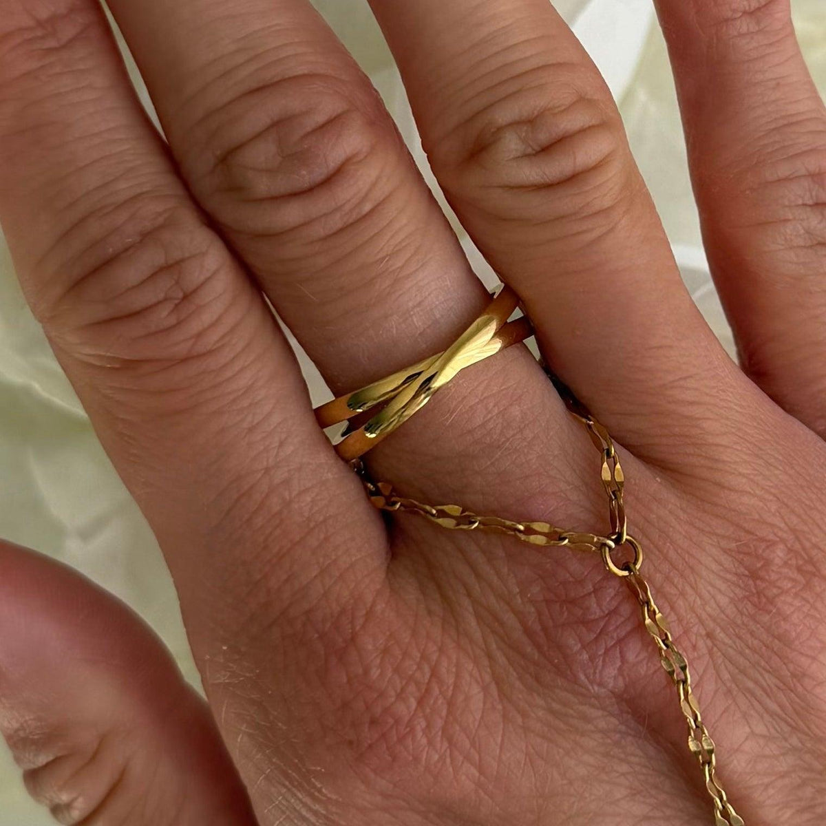 Interlocked Fidget Ring | By Qivii
