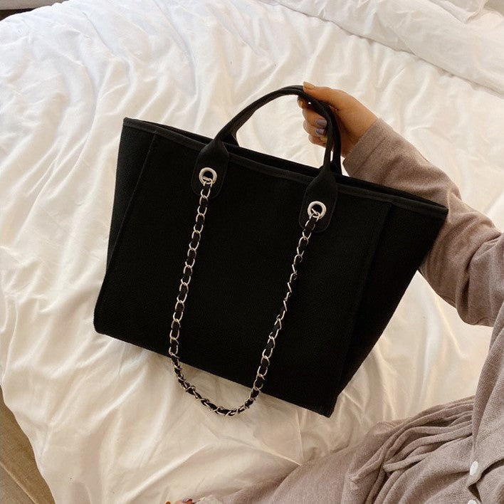 Fulla | Tote Bag  - By Qivii