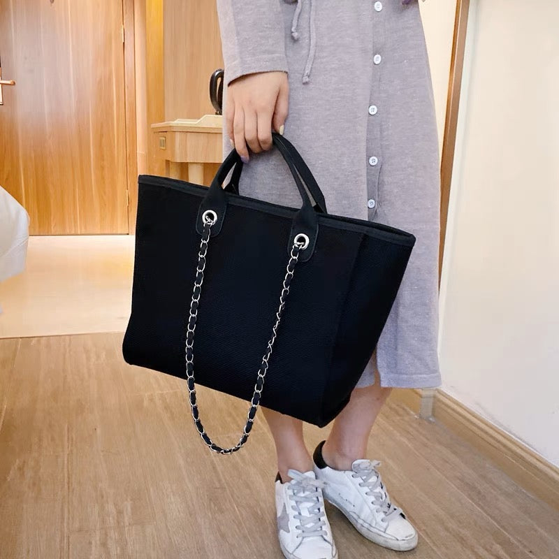 Fulla | Tote Bag  - By Qivii