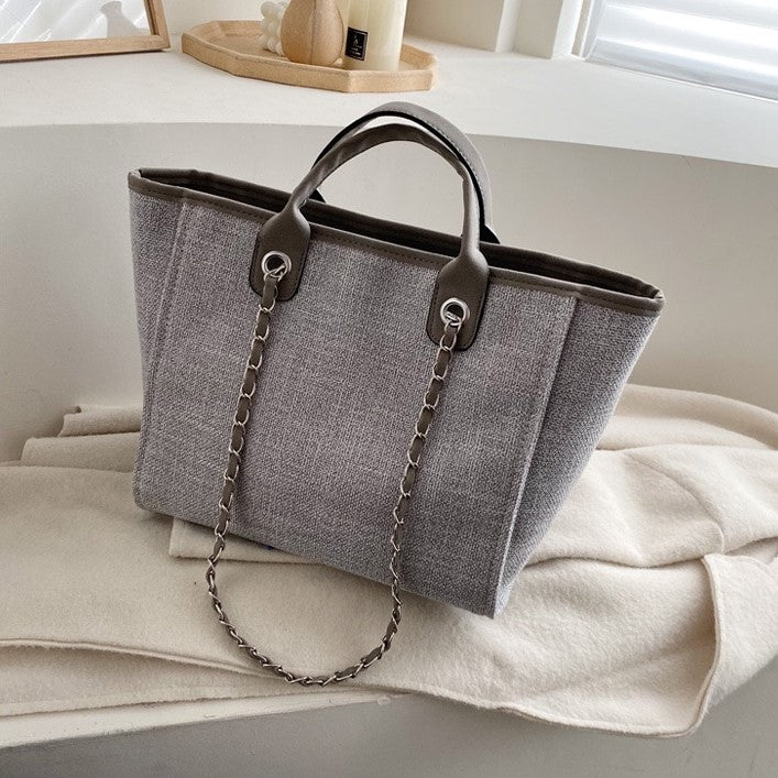 Fulla | Tote Bag  - By Qivii