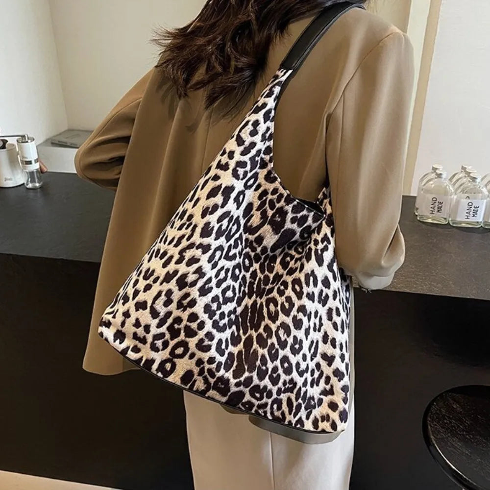 Nalia | Hobo Bag  - By Qivii
