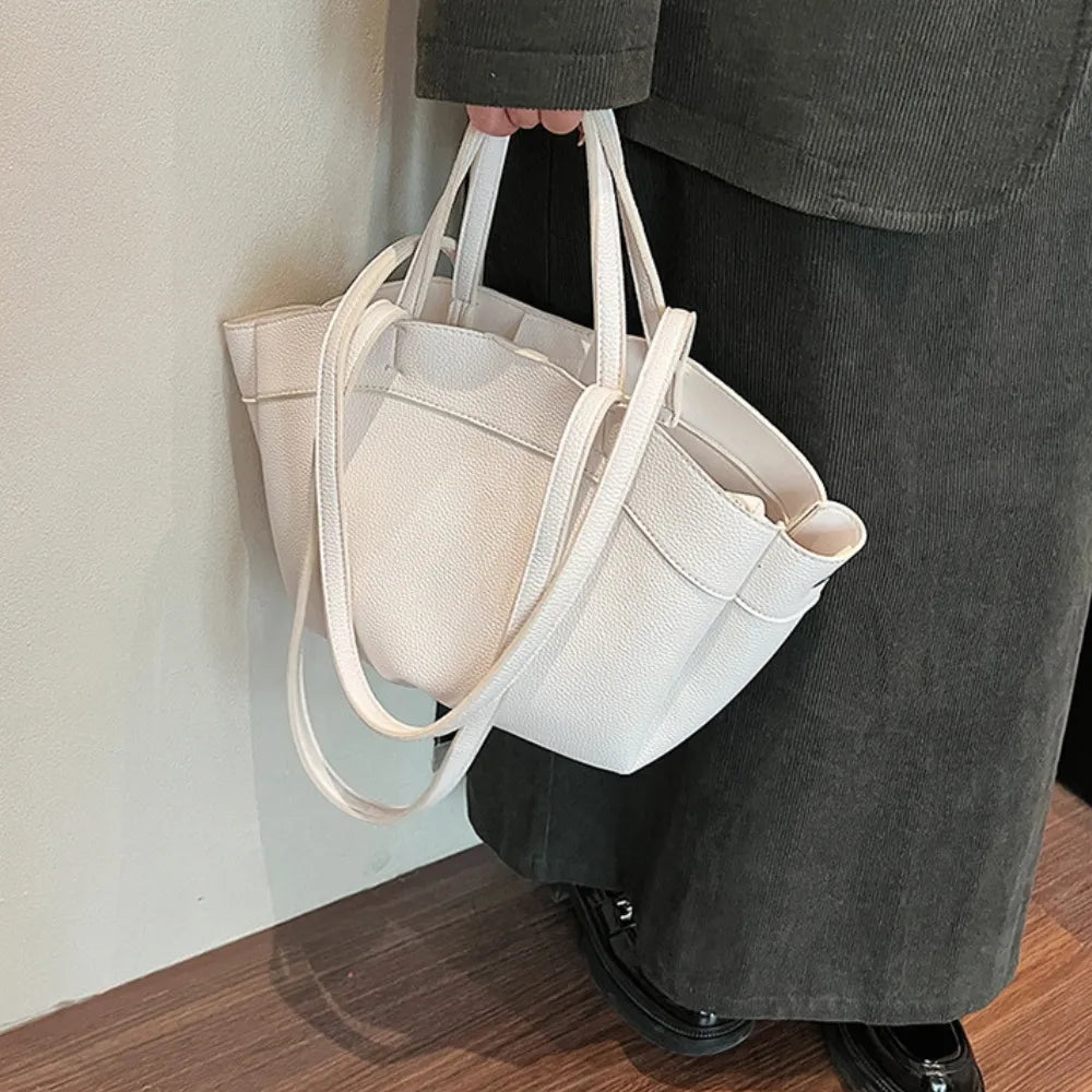 Aona | Tote Bag  - By Qivii