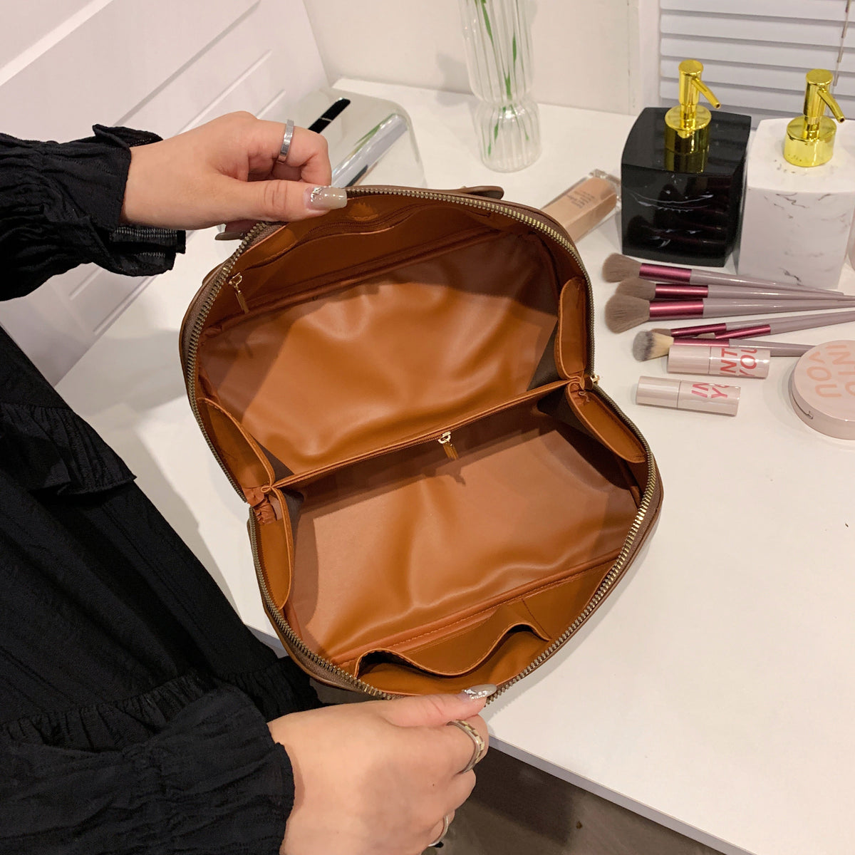 Tinah | Makeup Pouch  - By Qivii