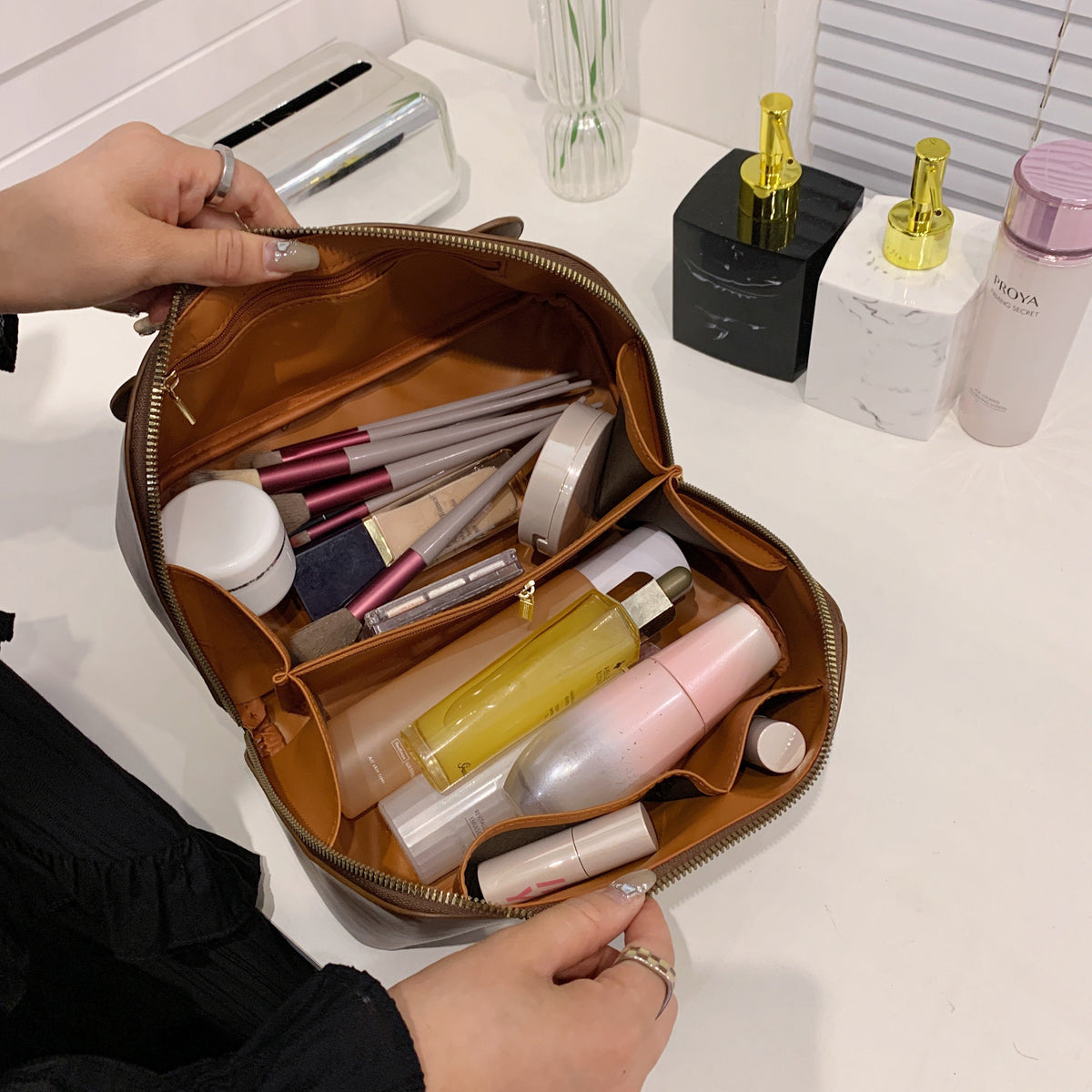 Tinah | Makeup Pouch  - By Qivii