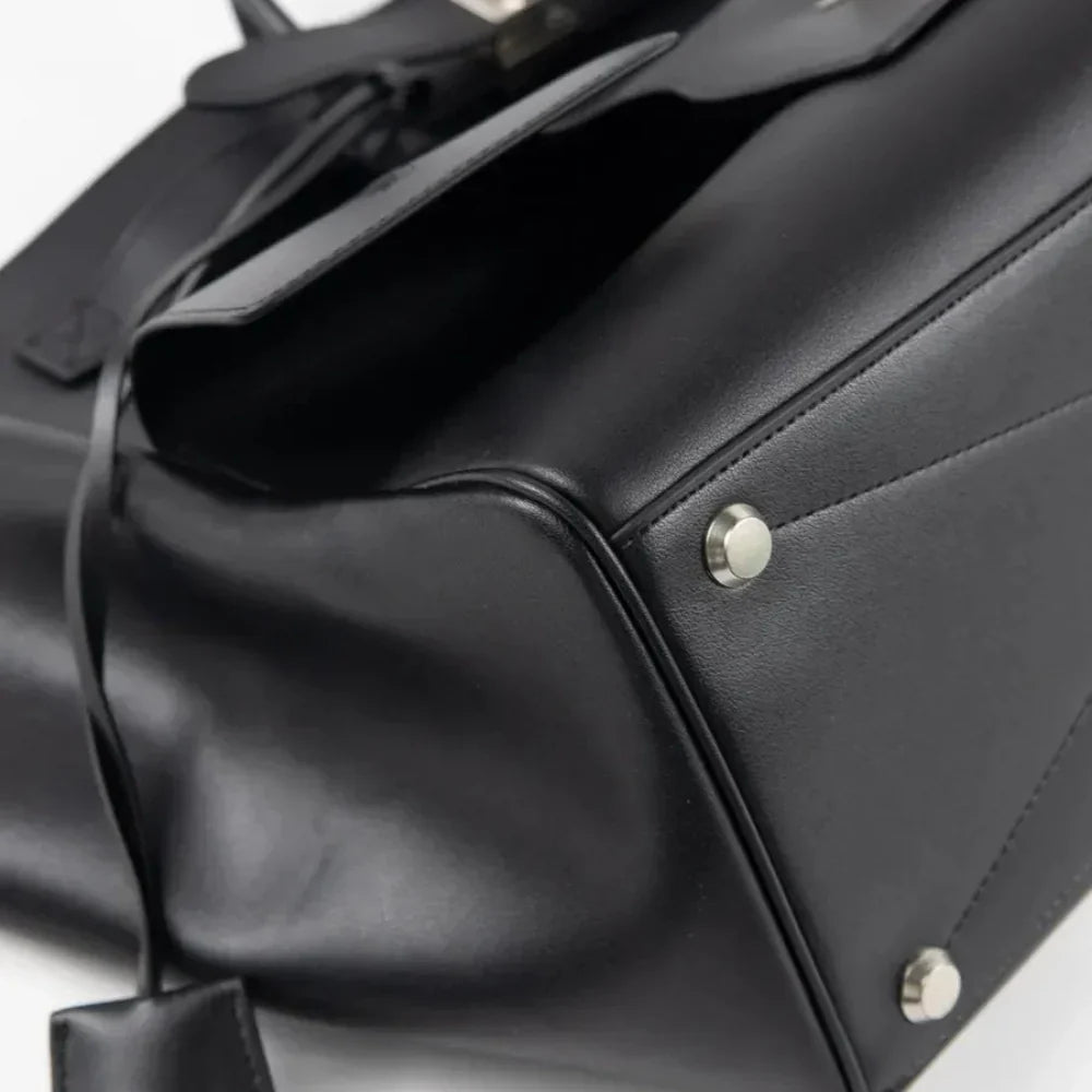 Vola | Tote Bag  - By Qivii