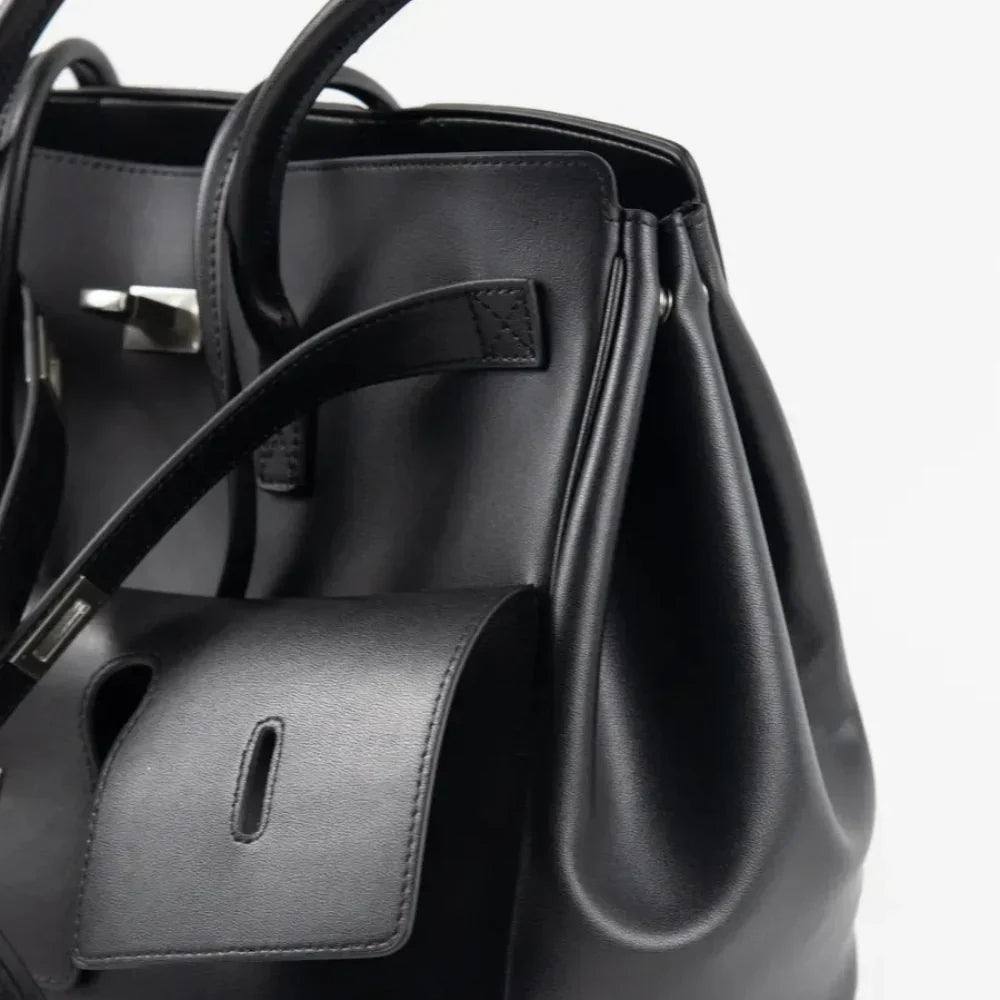 Vola | Tote Bag  - By Qivii