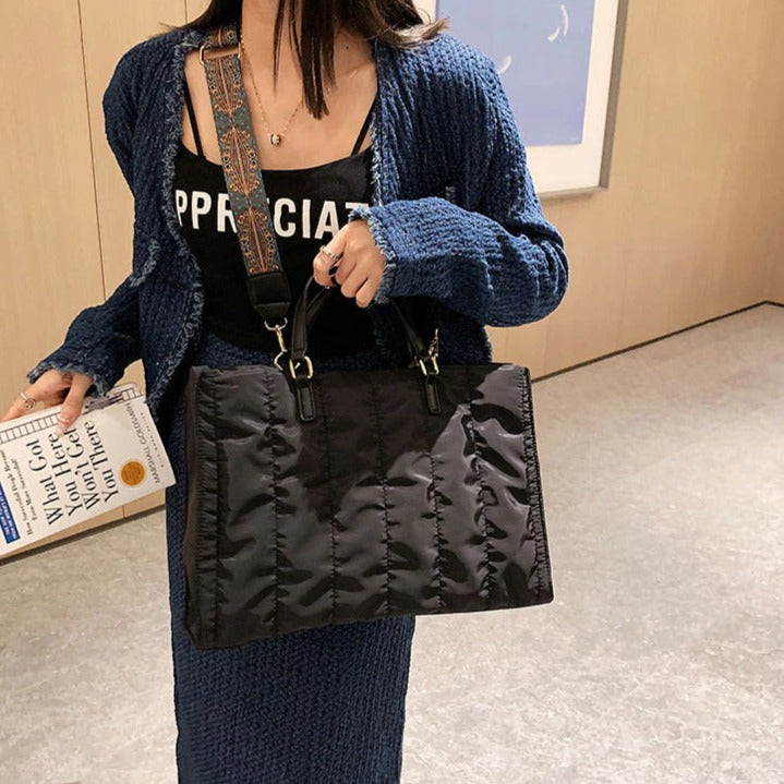 Lelah | Tote Bag  - By Qivii