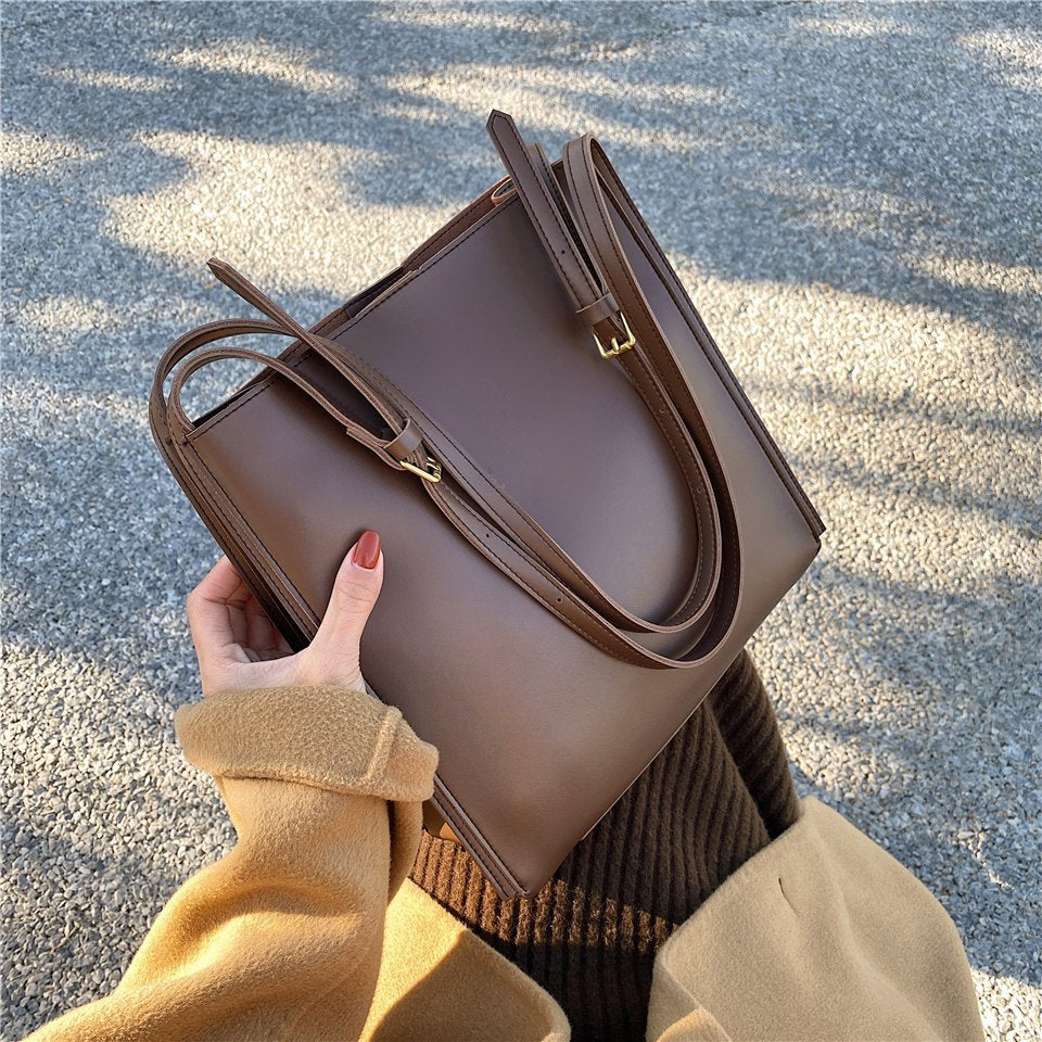 Riva | Tote Bag  - By Qivii