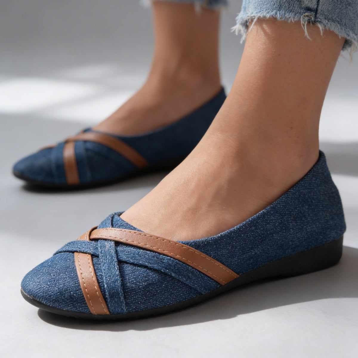 Tessa Canvas Soft Flats  - By Qivii