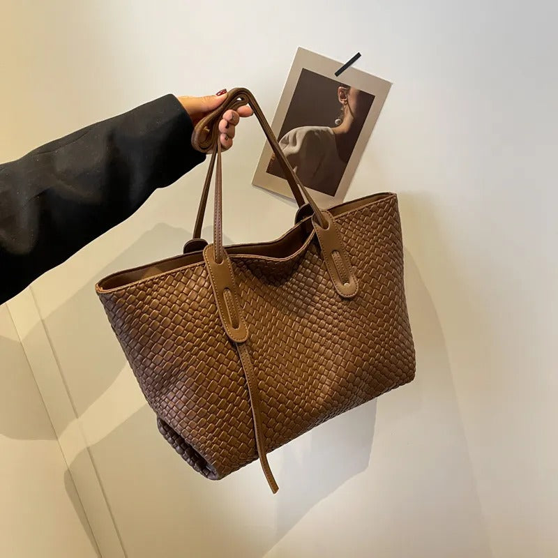 Lora | Tote Bag  - By Qivii