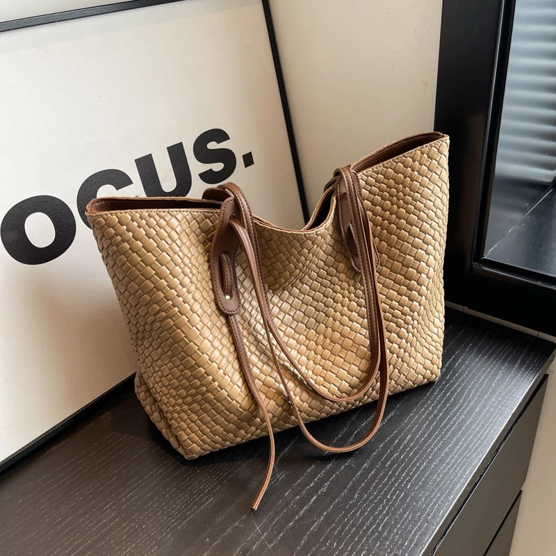 Lora | Tote Bag  - By Qivii